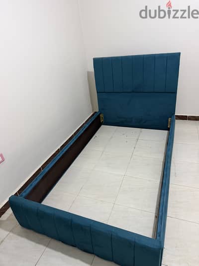 سرير استعمال ٣ شهور بحاله ممتازه بالمرتبه
