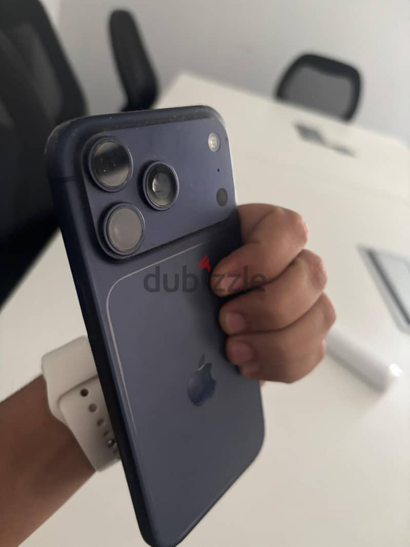 Apple - iPhone 17 Pro Max 3