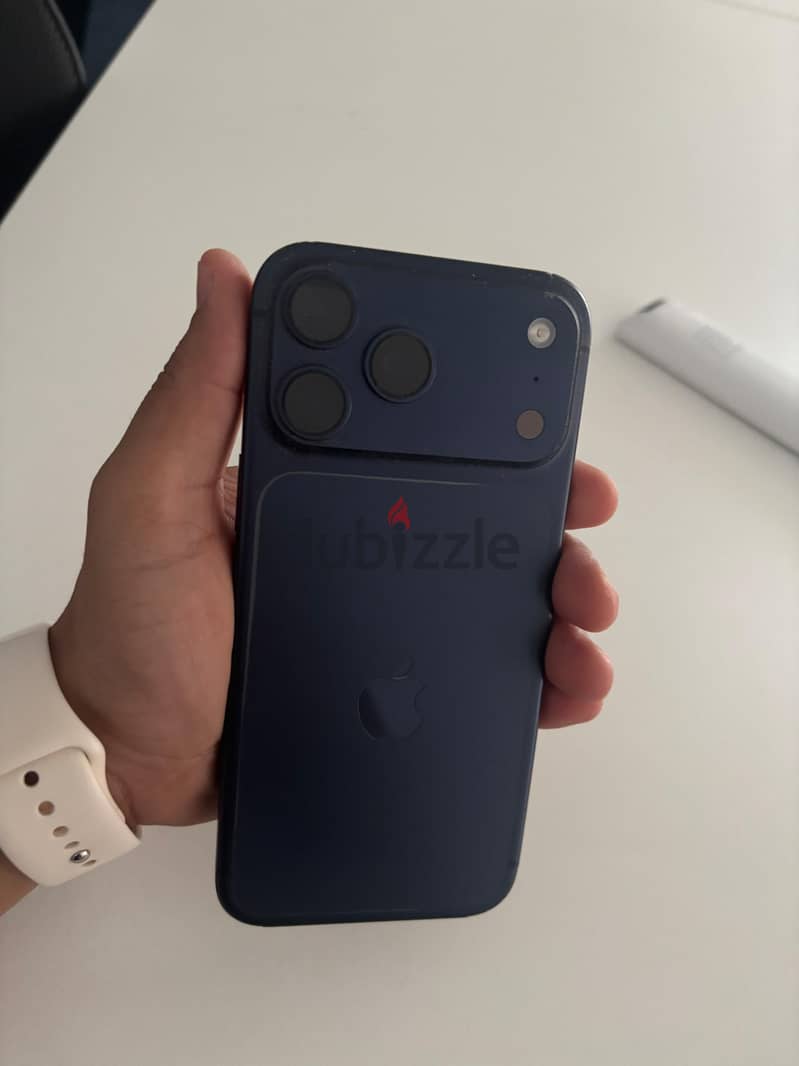 Apple - iPhone 17 Pro Max 4