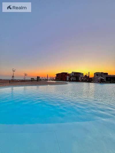 own your early delivery APT with adirect view on pool and aprivate gardeen