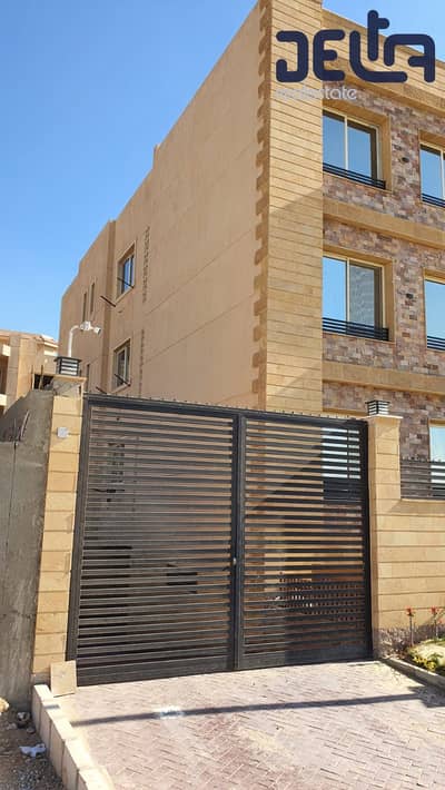 900-meter villa with buildings directly on the Dahshur Link Road in Sheikh Zayed, super deluxe and registered with the Real Estate Registry