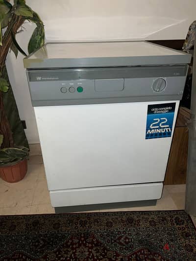 غسالة. أطباق.  White. Westinghouse