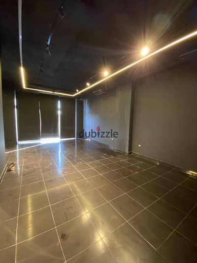 For sale, a 76-meter ground front shop in Hills Mall