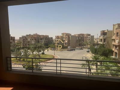 شقه متشطبه بالتكييفات ومطبخ و اجهزه  للايجار في كمبوند كازا سوديك