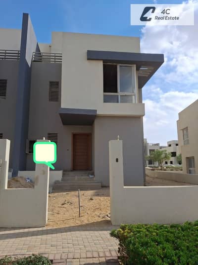 تاون هاوس  للبيع فى ارقى كمبوند Hyde Park Grand Park بفيو رائع على Landscape استلام فوري