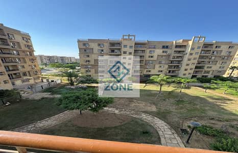 شقة للبيع بمدينتي B6 دور ثالث  145م تشطيبات خاصة بحري غربي فيو وايد جاردن واستلام فوري  وبسعر مميز جدا وبها 3نوم و2 حمام منهم ماستر