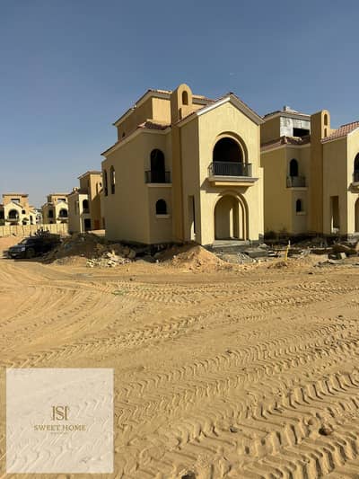 فيلا نص تشطيب  للبيع في Sarai السعر شامل  الصيانه