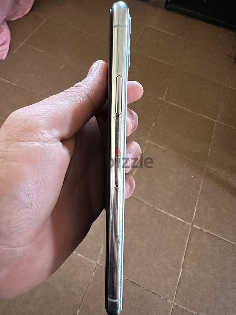 iPhone 11 Pro Max 4
