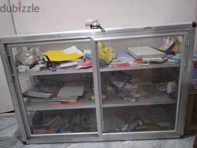 بترينه الوميتال بحاله جيده جداً  طول: متر  عرض: متر ونص وعمق: نص متر