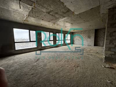 Office for sale directly on the main road next to Arkan Plaza with a very distinctive view