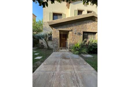 فيلا 5غرف موقع مميز للايجار نص مفروش في ميفيدا التجمع الخامس villa rent mivida
