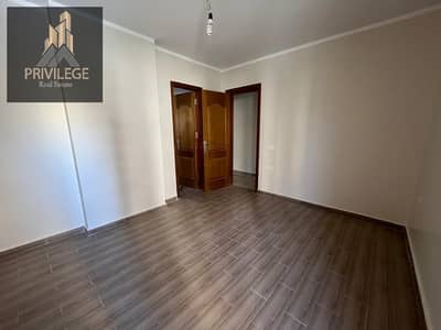 For rent 105m apartment in Tijān1 compound super lux