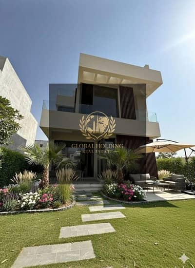 Standalone Villa 33o sqm For Sale , Directly on 90th Street, facing Hyde Park New Cairo - By 10 years Installments .