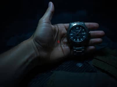 ساعة كاسيو حالتها حلوة معايا بقالها كتير ومركونة عاملة ٧٠٠