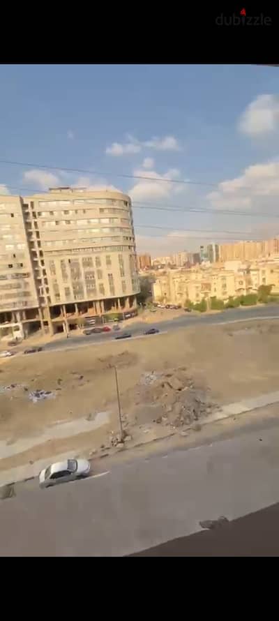 شقة للبيع بموقع متميز جدا بزهراء المعادي بكمبوند المعادي ديونز عالدائري مباشر فيو مفتوح بتبص علي كرستال بالازا بها باكيه جراج ومدفوع وديعه الصيانه استلام فوري