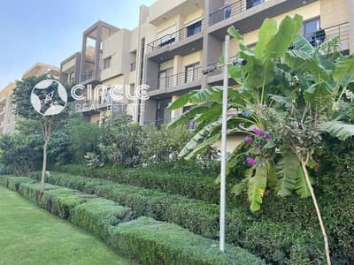 شقة ٢٠٥م بحديقة ١٥٠م تشطيب كامل بالمطبخ والتكييفات للبيع فيفث سكوير المراسم التجمع الخامس القاهرة الجديدة Fifth Square Al Marasem بالقرب من ال AUC