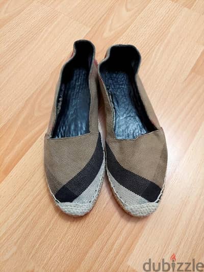 Original Burberry flat as new