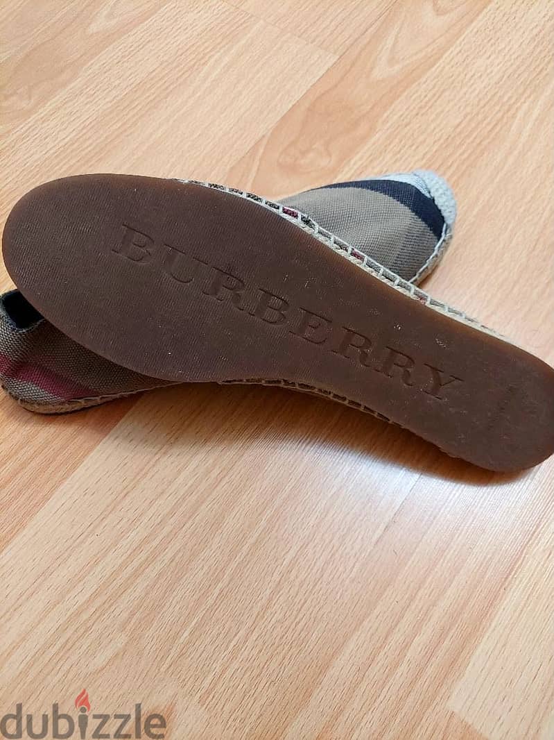 Original Burberry flat as new 1