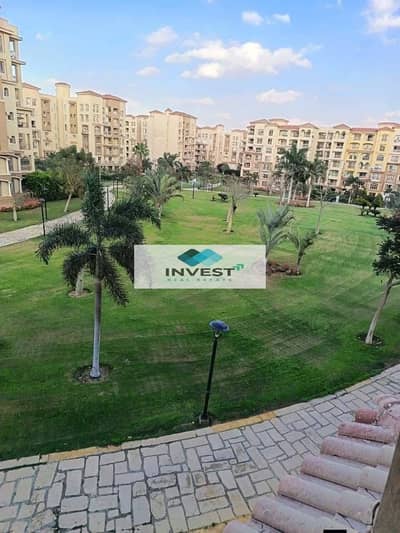 Apartment for rent in Madinaty, Model 700, Block B3. Largest area: 320 square meters, overlooking a beautiful wide garden, directly next to services,