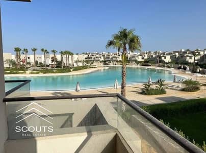 بسعر مميز شاليه للبيع فيو علي اللاجون متشطب بالتكيفات والمطبخ في قريه ازها في الساحل الشمالي Azha North Coast خليج راس الحكمه