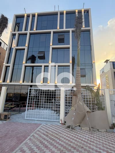 مبنى تجاري للبيع، خمسة أدوار، مساحة 900 متر مربع+ 400 ارض، تشطيب كامل بالتكيفات و مصعد، في مركز خدمات الياسمين، القاهرة الجديدة - التجمع الخامس