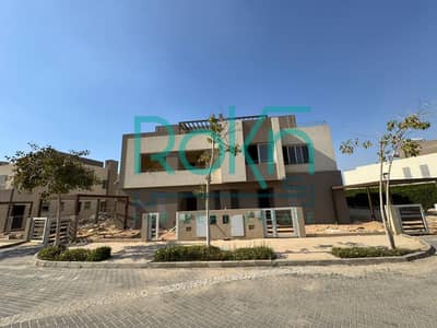 Villa for sale in Palm Valley in a prime location and spacious area