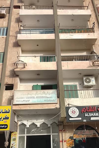 شقه ٧٥ متر صافي شارع الاستاد في الغردقه امام مسجد الصفه عماره الاوقاف