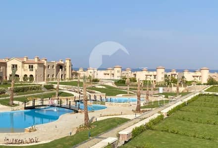 شالية غرفتين بسعر لقطة فيو بحر وحمام سباحة بالفرش للبيع في لافيستا جاردنز العين السخنة La Vista Gardens