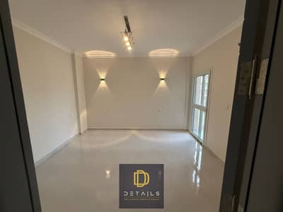 للايجار اول سكن بحرى 3غرف و 2 حمام الدور الثانى بالكمبوند الخمائل الشيخ زايد - نيو جيزه