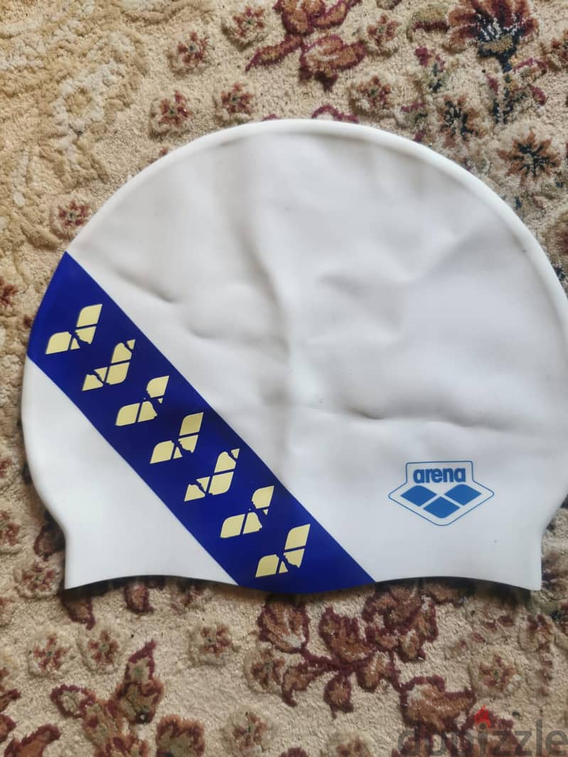 white Arena Team Stripe cap 2