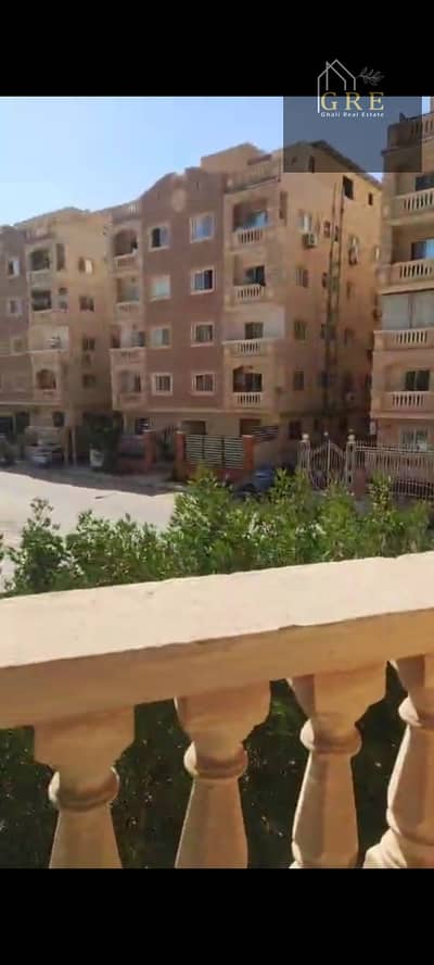 Apartment for sale in Taiba Gardens Compound, 6th of October, 185 sqm, 3 rooms and 2 bathrooms, first floor, semi-finished, prime location within the compound and close to all services and main axes.