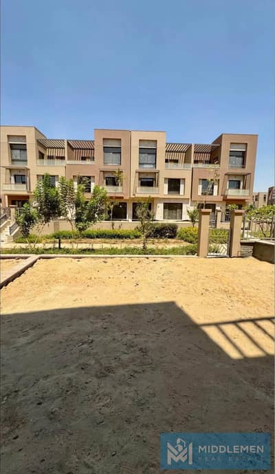 تاون هاوس ميدل 258متر لوكيشن مميز اقل سعر في السوق ديستريكت 5 القاهره الجديده district 5