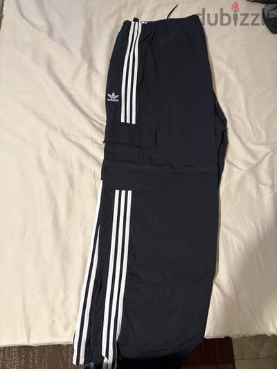 بنطلون adidas اصلي ١٠٠٪؜ خامه محترمه و يعتبر لسا جديد مقاس ٢ اكس XXL