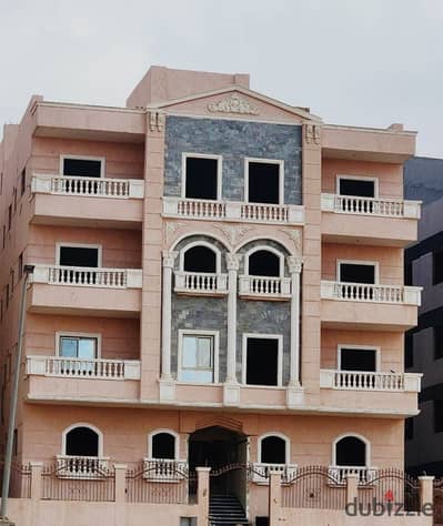  شقة مميزة للبيع – استلام فوري    موقع متميز على طريق السويس مباشرة – المنطقة 11، عمارة رقم 80   استلام فوري ومسلمة من الجهاز  عداد كهرباء مركب وجاهز  أمام العاصمة الإدارية الجديدة مباشرة  بالقرب من مول العين  ثاني بلكونة بإطلالة مميزة  حصة في ال