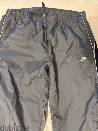 بنطلون nike اصلي ١٠٠٪؜ خامه waterproof و مقاس XXL  حالته ممتازه