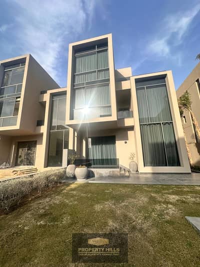 فرصه مميزه فيلا مستقله بحمام سباحه كبير فى ووتر واى التجمع الخامس بالقرب من الجامعه الامريكيه