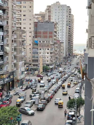 135 sqm apartment in Al-Raei, Alexandria, with ocean views. 2 large bedrooms and a 3-piece bathroom. All utilities included. 3rd floor. Listed at 3.45