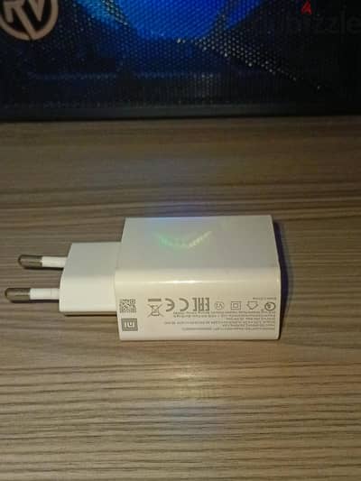 شاحن شاومي (Xiaomi) أصلي.