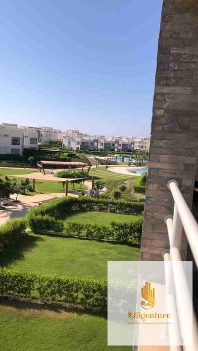 للبيع شاليه غرفتين فيو علي حمام السباحة استلام فورى متشطب بالكامل في امواج الساحل الشمالى سيدى عبدالرحمن  Amwaj North Coast, Sidi Abdel Rahman