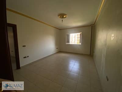 Unfurnished 220 sq m apartment with kitchen for rent in District 3/4, Fifth Settlement, near South 90th Street and the German University in Cairo (GUC