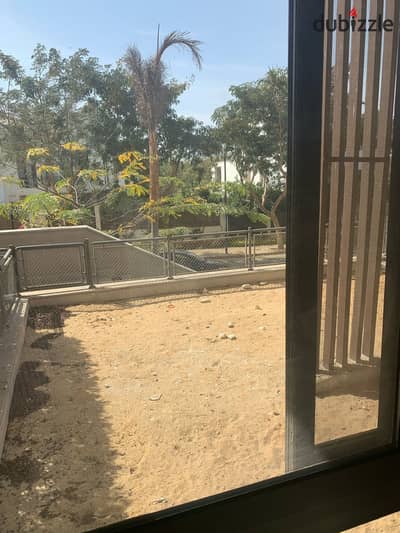 بالتكييفات للبيع شقه مميزه   تشطيب كامل  جراج  سياره  فيو مميز  دور ارضي في اللجريا ريزدنس-بيفرلي هيلز-الشيخ زايد