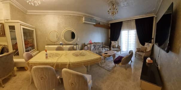 الإيجار شقه ١٦٠م  مفروشه فى الحى الثانى شرق فيلات بمدينه الشروق