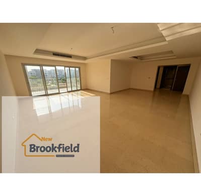 شقه للايجار بالمطبخ والتكييفات واجهزة فى كمبوند كايرو فيستيفال لوكيشن مميز  Prime corner unit with stunning lake and open landscape views
