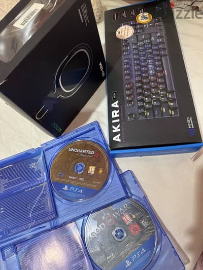 لعبه god of war and uncharted 4