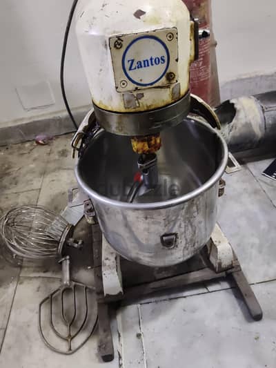 عجانة بيتزا zantos