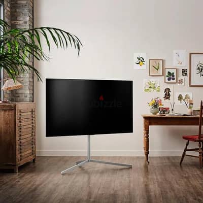 حامل تلفزيون OLED من إل جي بتصميم المعرض بحاله الجديد لم يستخدم إطلاقا