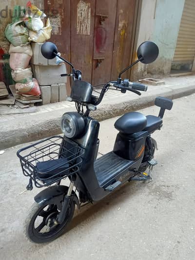 اسكوتر كهربائي