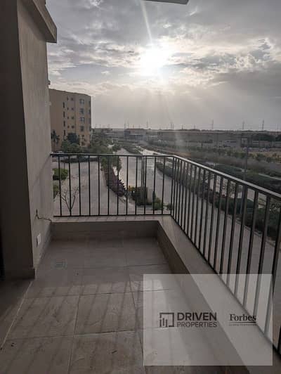شقة متشطبة بالكامل بالتكييفات والمطبخ للإيجار في او ويست كمبوند 6 أكتوبر طريق الواحات   Tulwa O West 6th of October Al Wahat Road