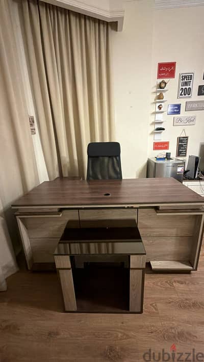 مكتب فاخر وملحقاتهoffice desk