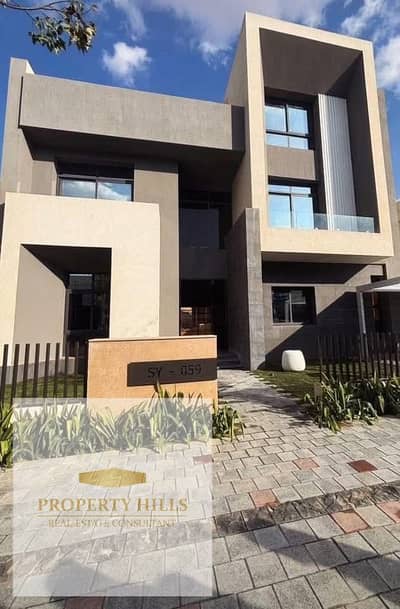 I have a corner villa for sale in the Compound. You will receive it fully finished. One million is required, and you can sign the contract immediately. Ready for inspection.